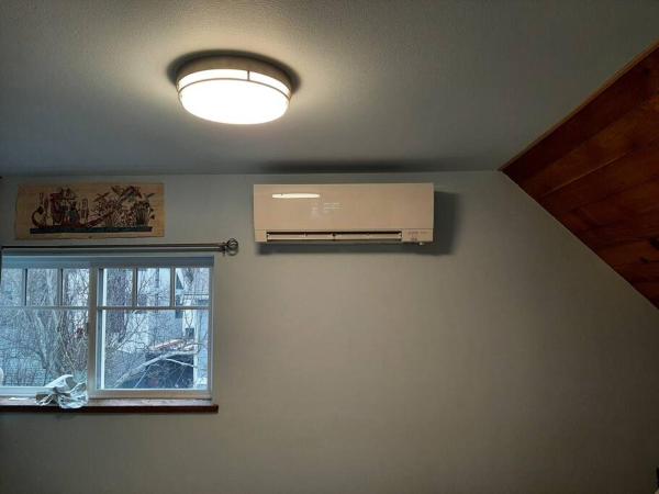 UPSTAIRS Alki Beach APARTMENT - Seattle -Historic-1858 : photo 3 de la chambre chambre lit queen-size deluxe