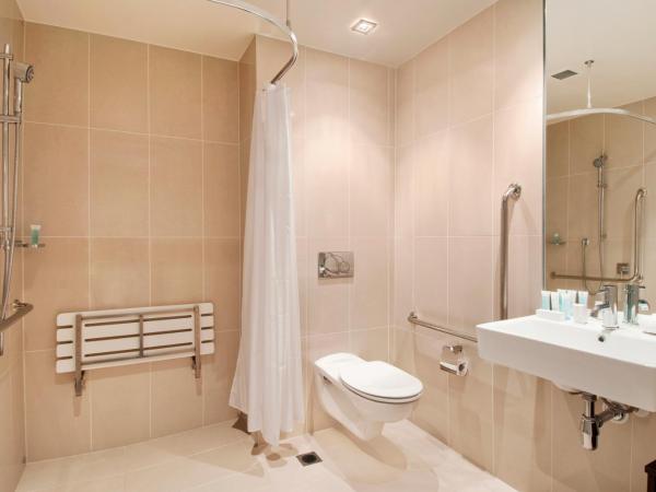 Hilton Lake Taupo : photo 6 de la chambre chambre lit king-size plus