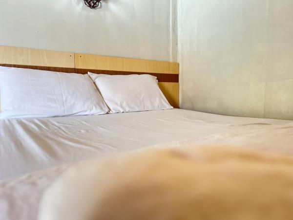 Lux Guesthouse : photo 3 de la chambre chambre double standard avec climatisation
