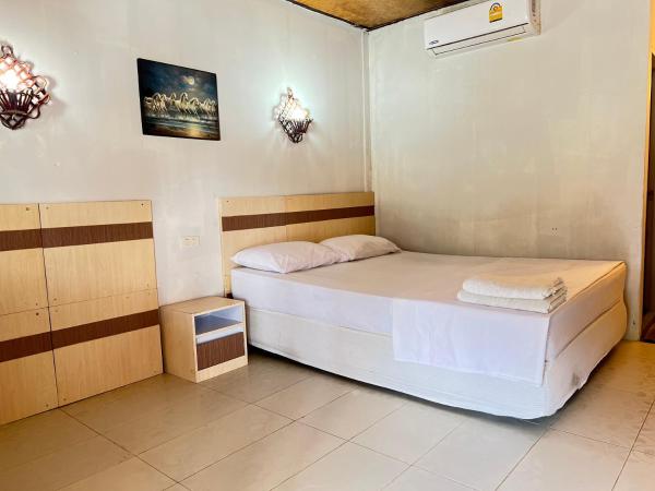 Lux Guesthouse : photo 1 de la chambre chambre double standard avec climatisation