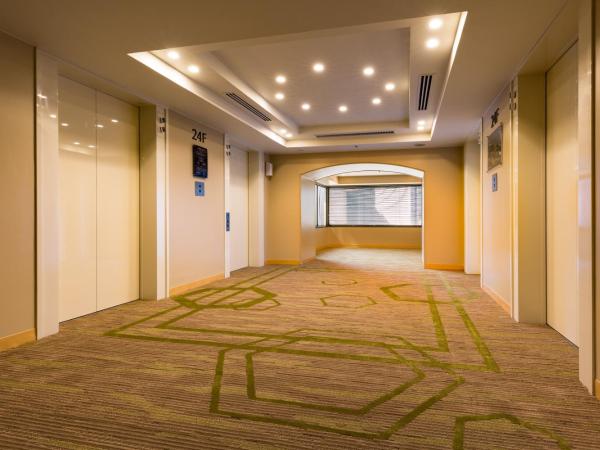 Shinjuku Prince Hotel : photo 8 de la chambre chambre lit king-size deluxe - non-fumeurs (30,6 m²)