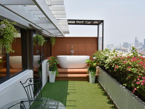 Grand China Bangkok : photo 10 de la chambre grande suite avec jacuzzi et balcon