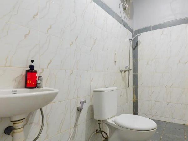 RedDoorz @ Manukan Surabaya : photo 5 de la chambre chambre double Économique