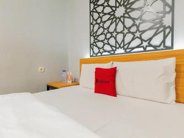 RedDoorz @ Manukan Surabaya : photo 3 de la chambre chambre double