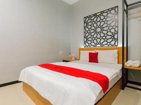 RedDoorz @ Manukan Surabaya : photo 1 de la chambre chambre double