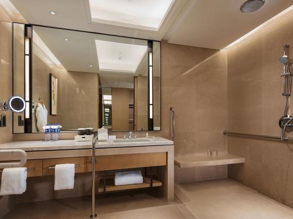 Doubletree By Hilton Chengdu Longquanyi : photo 1 de la chambre chambre lit king-size - accessible aux personnes à mobilité réduite