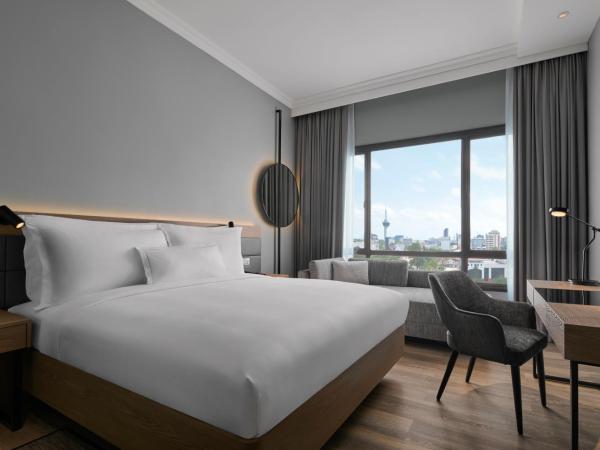 AC Hotel by Marriott Kuantan : photo 1 de la chambre premium king, guest room, 1 king, sofa bed