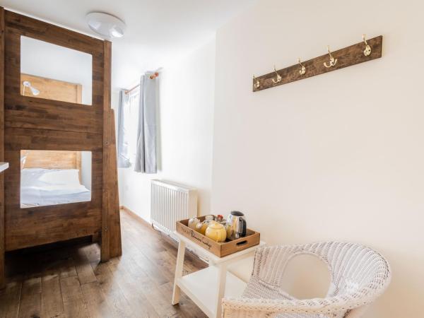 Palmers Lodge Swiss Cottage : photo 1 de la chambre chambre lits jumeaux privée avec salle de bains privative