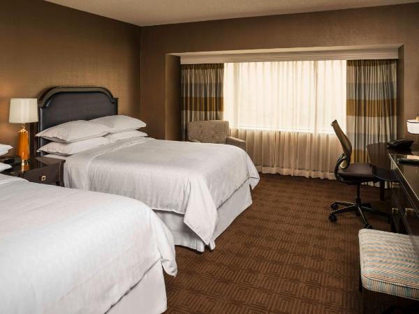 The Plaza Hotel Columbus at Capitol Square : photo 1 de la chambre chambre 2 lits doubles - niveau conciergerie - vue sur ville
