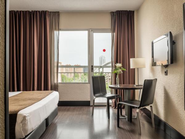 Hotel Medium Valencia : photo 3 de la chambre chambre double ou lits jumeaux