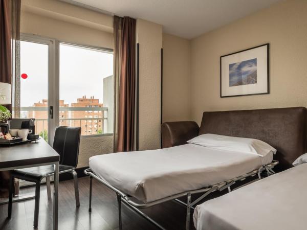 Hotel Medium Valencia : photo 3 de la chambre chambre familiale (2 adultes et 2 enfants)