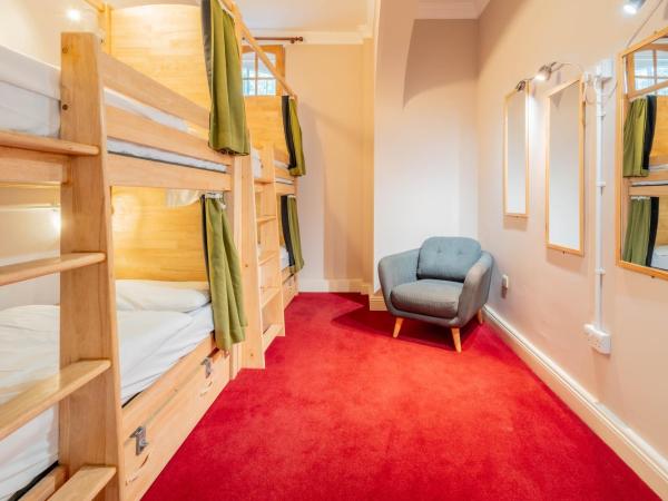 Palmers Lodge Swiss Cottage : photo 1 de la chambre lit dans dortoir mixte de 4 lits