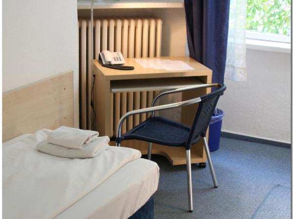 Hotel Seifert Berlin am Kurfürstendamm : photo 4 de la chambre chambre simple