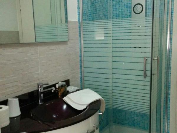 Luci A San Siro : photo 4 de la chambre chambre familiale avec salle de bains privative