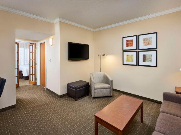 Best Western Plus Lamplighter Inn & Conference Centre : photo 3 de la chambre one-bedroom king suite with sofa bed and balcony - atrium view