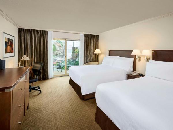 Best Western Plus Lamplighter Inn & Conference Centre : photo 6 de la chambre queen room with two queen beds and patio - west wing/atrium view