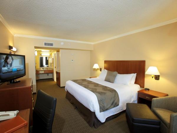 Best Western Plus Lamplighter Inn & Conference Centre : photo 1 de la chambre chambre lit queen-size avec terrasse - non-fumeurs