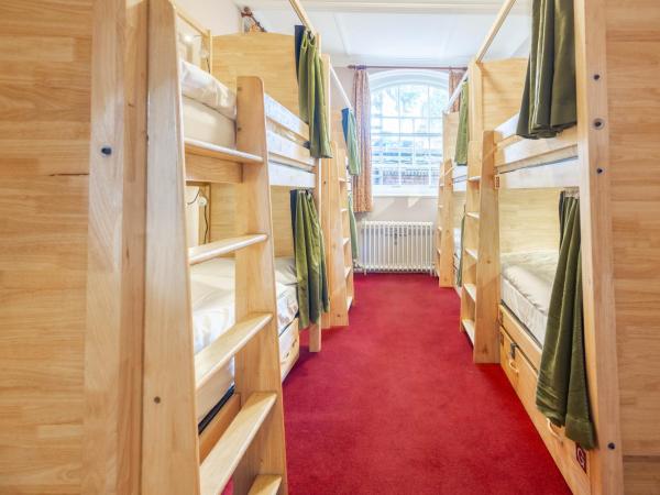 Palmers Lodge Swiss Cottage : photo 1 de la chambre lit dans dortoir pour femmes de 8 lits