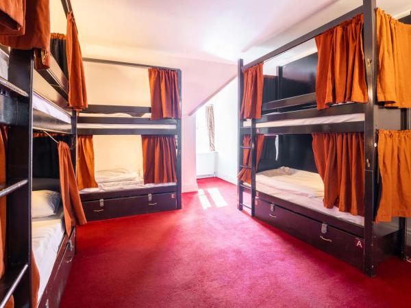 Palmers Lodge Swiss Cottage : photo 4 de la chambre lit dans dortoir mixte de 6 lits