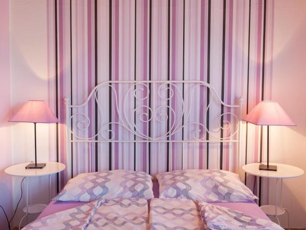 Apartments & Rooms Darrer : photo 1 de la chambre chambre double avec balcon