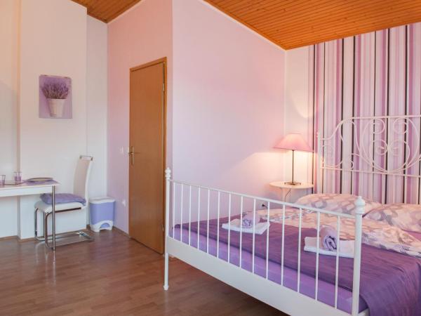 Apartments & Rooms Darrer : photo 3 de la chambre chambre double avec balcon