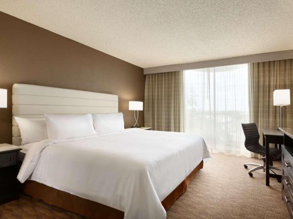 Embassy Suites by Hilton Oklahoma City Will Rogers Airport : photo 4 de la chambre suite 2 pièces avec lit king-size - non-fumeurs