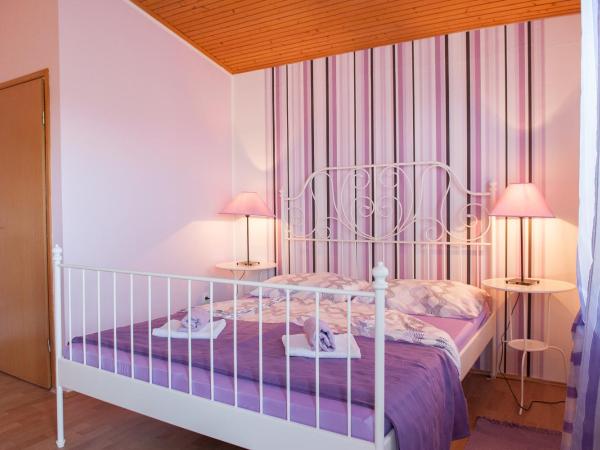 Apartments & Rooms Darrer : photo 2 de la chambre chambre double avec balcon