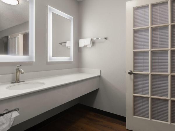 Red Roof Inn & Suites Savannah Airport : photo 2 de la chambre suite lit king-size - non-fumeurs