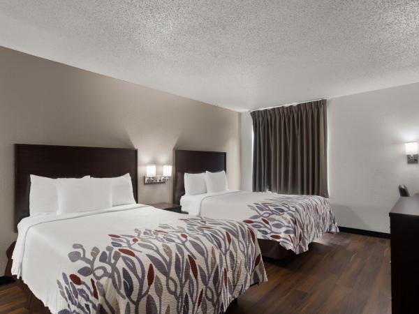 Red Roof Inn & Suites Savannah Airport : photo 1 de la chambre suite avec 2 lits doubles - non-fumeurs