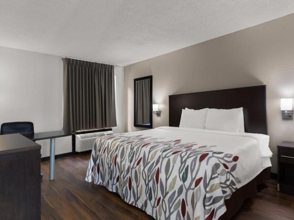 Red Roof Inn & Suites Savannah Airport : photo 6 de la chambre suite lit king-size - non-fumeurs