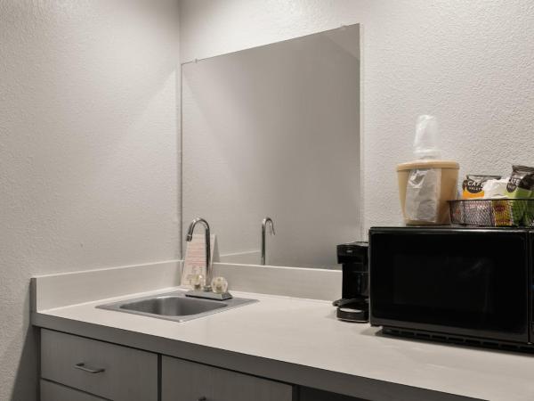 Red Roof Inn & Suites Savannah Airport : photo 8 de la chambre suite lit king-size - non-fumeurs