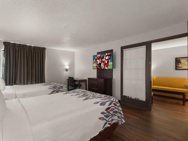 Red Roof Inn & Suites Savannah Airport : photo 4 de la chambre suite avec 2 lits doubles - non-fumeurs