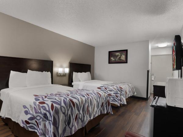 Red Roof Inn & Suites Savannah Airport : photo 4 de la chambre chambre deluxe avec 2 lits doubles - non-fumeurs