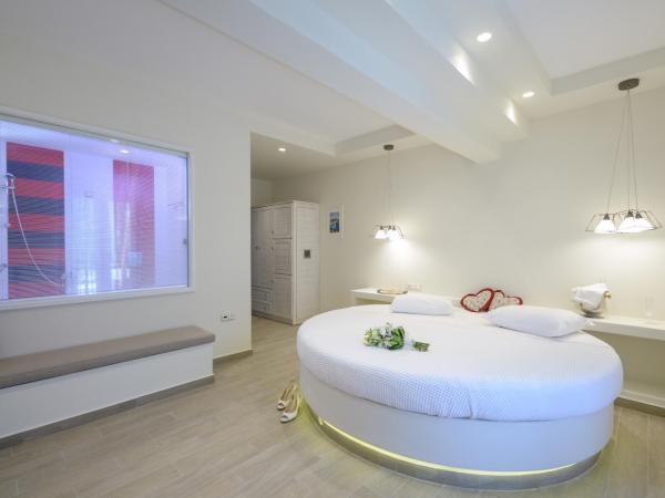 Alkyoni Beach Hotel : photo 1 de la chambre suite nuptiale