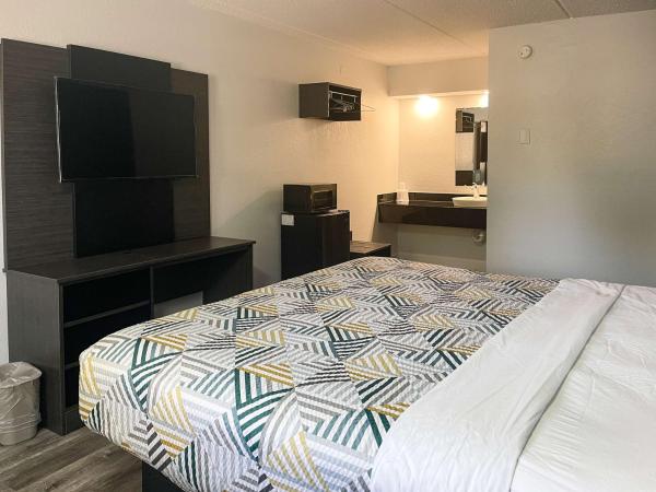 Motel 6-Memphis, TN - Downtown : photo 1 de la chambre chambre lit king-size