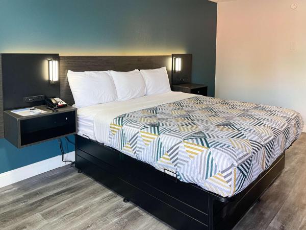 Motel 6-Memphis, TN - Downtown : photo 2 de la chambre chambre lit king-size