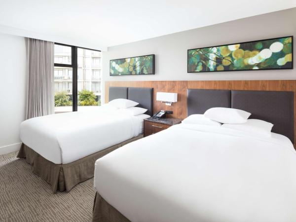 DoubleTree by Hilton Hotel & Suites Victoria : photo 3 de la chambre chambre avec 2 lits queen-size - vue sur ville