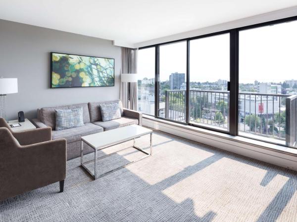 DoubleTree by Hilton Hotel & Suites Victoria : photo 3 de la chambre suite 2 chambres avec balcon