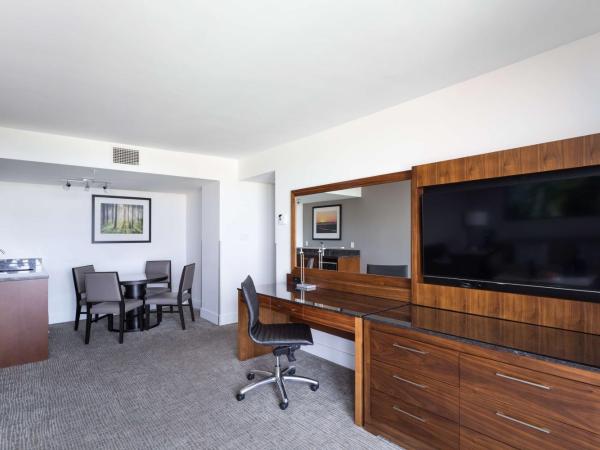 DoubleTree by Hilton Hotel & Suites Victoria : photo 4 de la chambre suite familiale