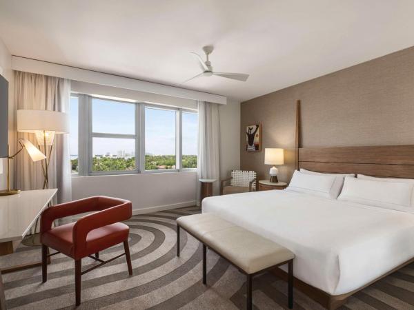 Hilton Cabana Miami Beach Resort : photo 2 de la chambre hébergement 1 lit king-size standard - vue sur ville 