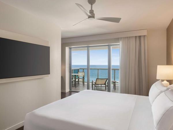 Hilton Cabana Miami Beach Resort : photo 2 de la chambre suite junior 1 lit king-size avec balcon - côté océan