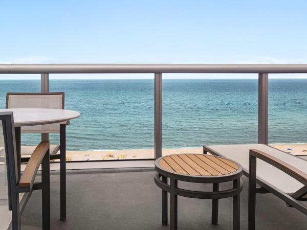 Hilton Cabana Miami Beach Resort : photo 4 de la chambre hébergement premium 1 lit king-size avec balcon - côté océan