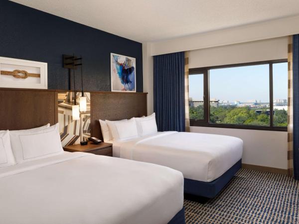 DoubleTree Suites by Hilton Orlando at Disney Springs : photo 1 de la chambre suite 1 chambre avec 2 lits queen-size et canapé-lit