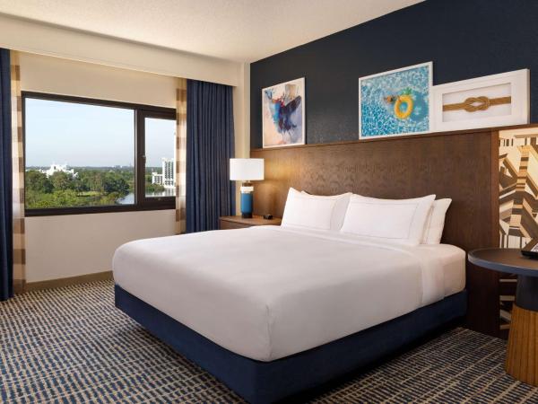 DoubleTree Suites by Hilton Orlando at Disney Springs : photo 2 de la chambre suite 1 chambre lit king-size avec canapé-lit