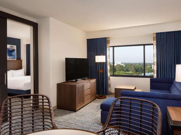 DoubleTree Suites by Hilton Orlando at Disney Springs : photo 5 de la chambre suite 1 chambre lit king-size avec canapé-lit