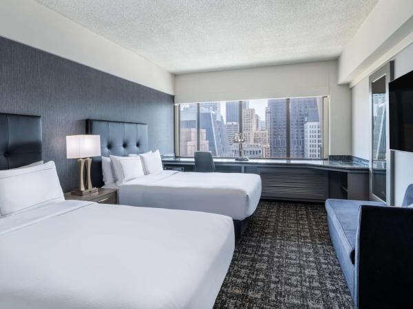 Hilton San Francisco Financial District : photo 2 de la chambre chambre double de luxe avec 2 lits doubles et vue sur ville