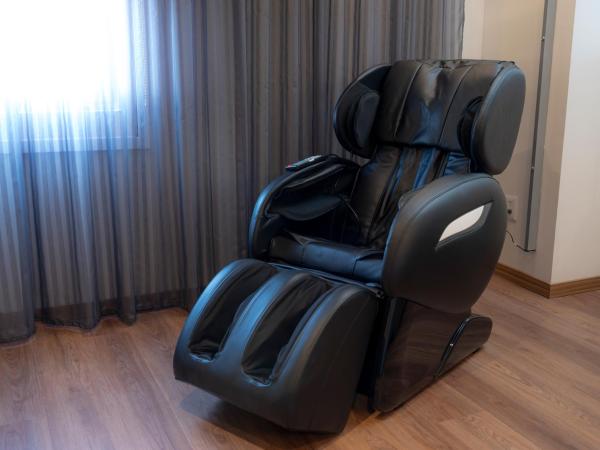 Ramada Encore by Wyndham Queretaro : photo 5 de la chambre king suite with massage sofa bed and hot tub