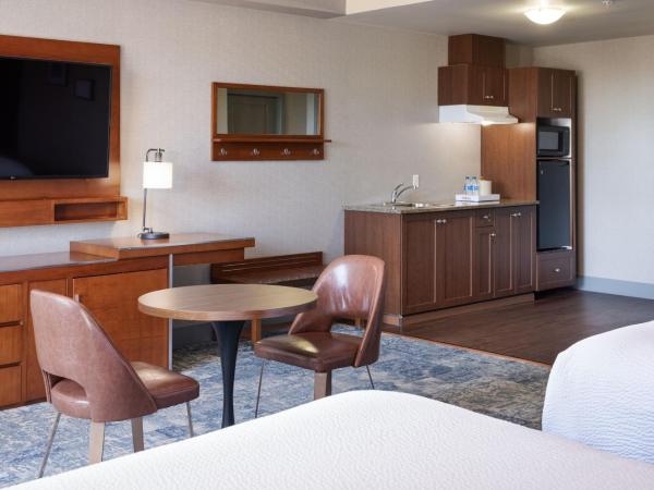 Four Points by Sheraton Victoria Gateway : photo 3 de la chambre suite junior avec 2 lits queen-size