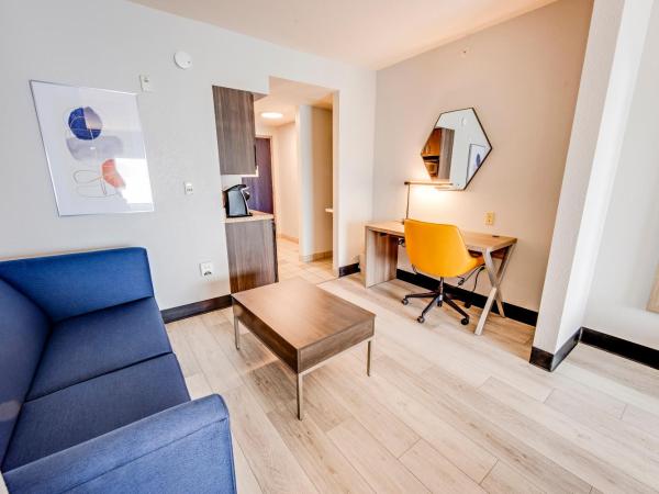 Holiday Inn Express Hotel & Suites Ohio State University- OSU Medical Center, an IHG Hotel : photo 4 de la chambre suite lit king-size