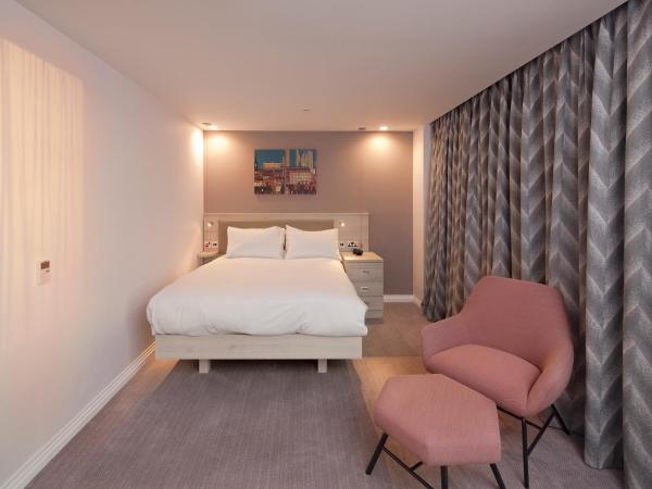 Hampton By Hilton Leeds City Centre : photo 4 de la chambre chambre lit queen-size - pour personnes à mobilité réduite